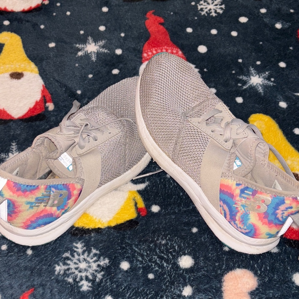 New Balance Women’s tie dye Sneakers. Good condition